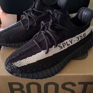 Yeezy 350 v2 Oreo